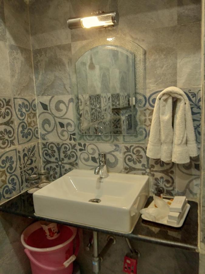 Dwivedi Hotels Sri Omkar Palace Βαρανάσι Εξωτερικό φωτογραφία
