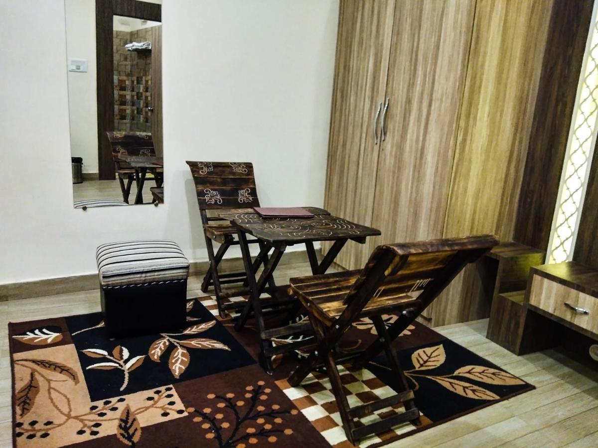 Dwivedi Hotels Sri Omkar Palace Βαρανάσι Εξωτερικό φωτογραφία