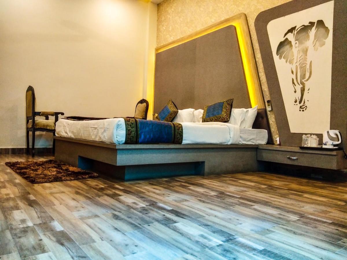 Dwivedi Hotels Sri Omkar Palace Βαρανάσι Εξωτερικό φωτογραφία