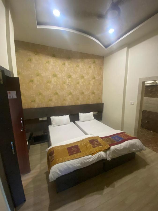 Dwivedi Hotels Sri Omkar Palace Βαρανάσι Εξωτερικό φωτογραφία