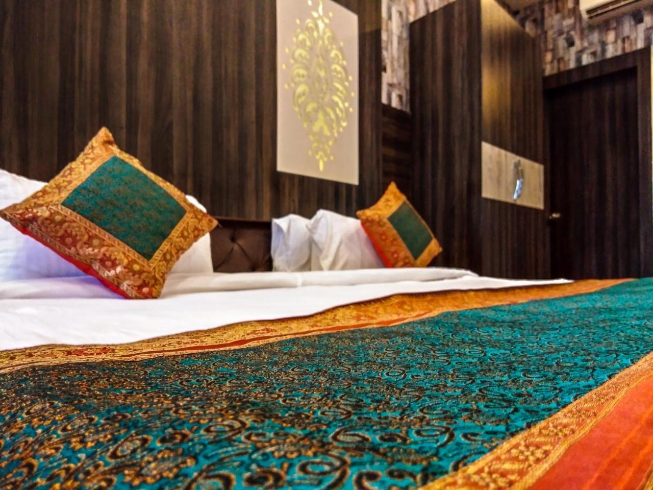 Dwivedi Hotels Sri Omkar Palace Βαρανάσι Εξωτερικό φωτογραφία