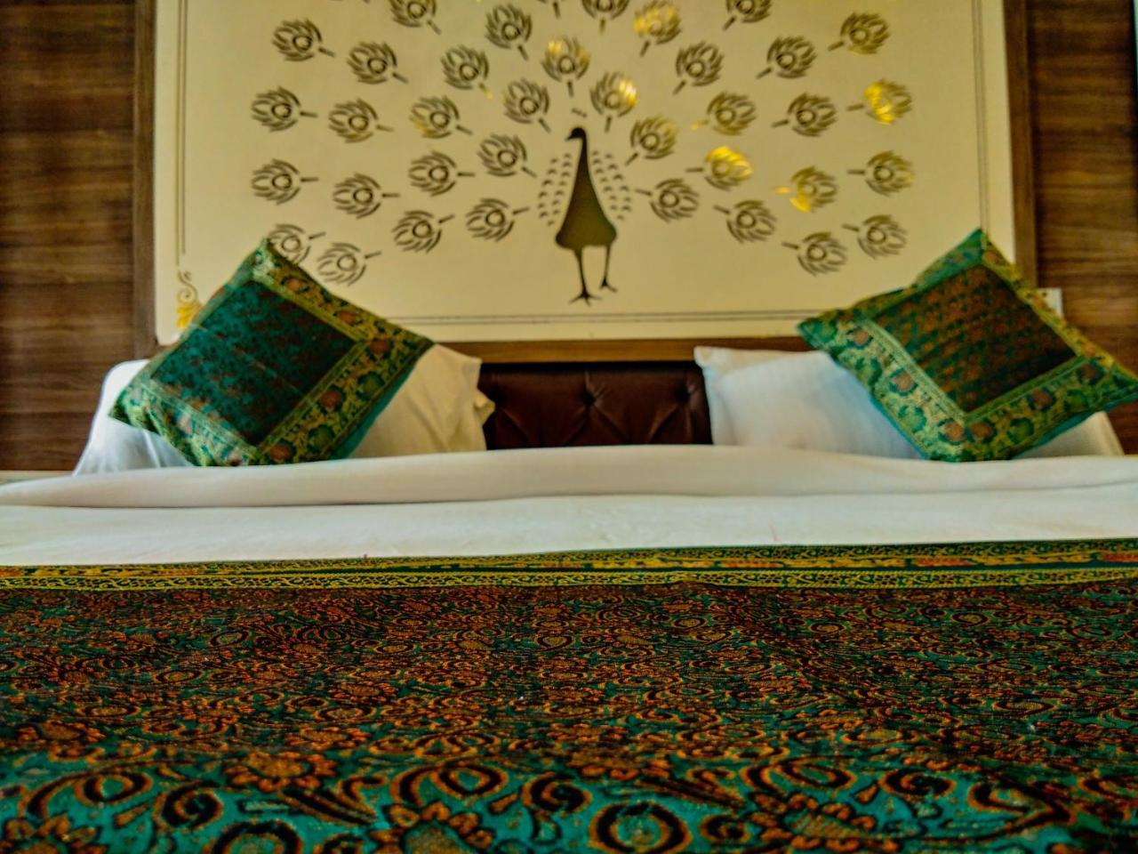 Dwivedi Hotels Sri Omkar Palace Βαρανάσι Εξωτερικό φωτογραφία