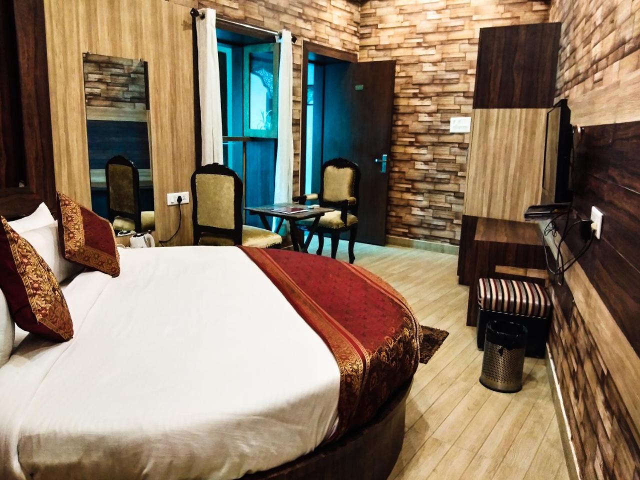 Dwivedi Hotels Sri Omkar Palace Βαρανάσι Εξωτερικό φωτογραφία
