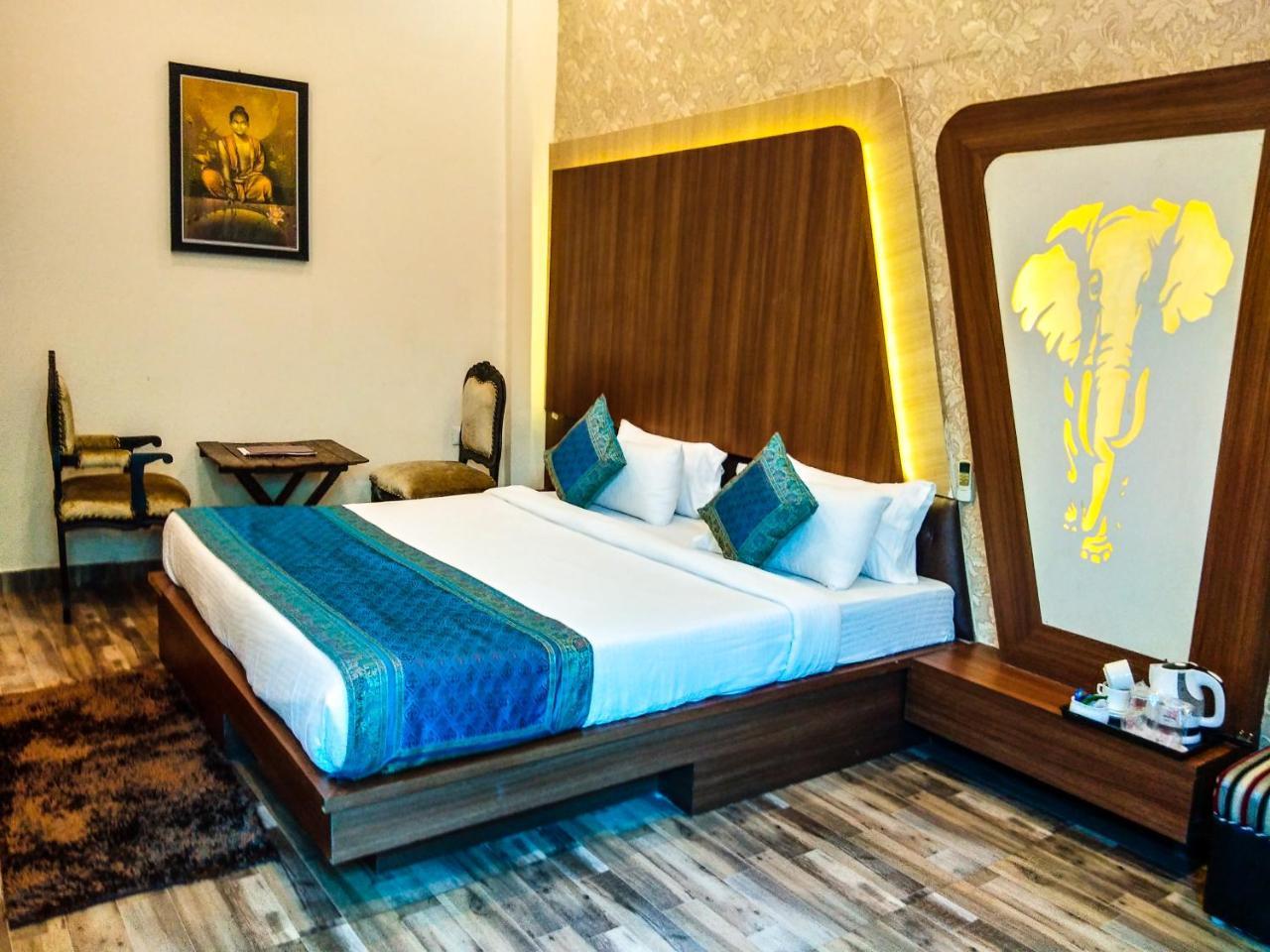 Dwivedi Hotels Sri Omkar Palace Βαρανάσι Εξωτερικό φωτογραφία