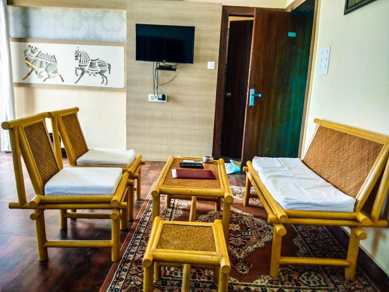 Dwivedi Hotels Sri Omkar Palace Βαρανάσι Εξωτερικό φωτογραφία