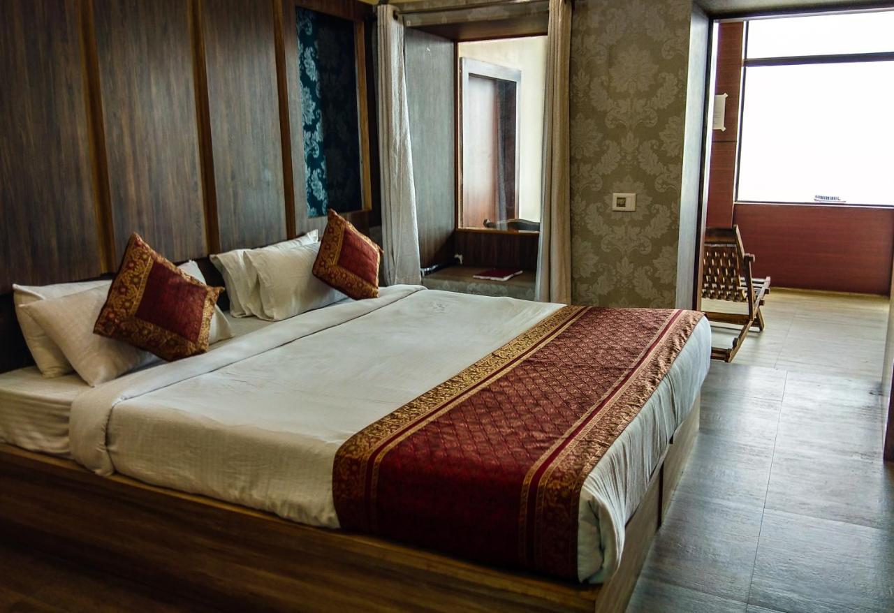Dwivedi Hotels Sri Omkar Palace Βαρανάσι Εξωτερικό φωτογραφία