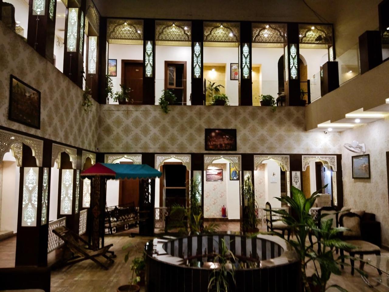 Dwivedi Hotels Sri Omkar Palace Βαρανάσι Εξωτερικό φωτογραφία